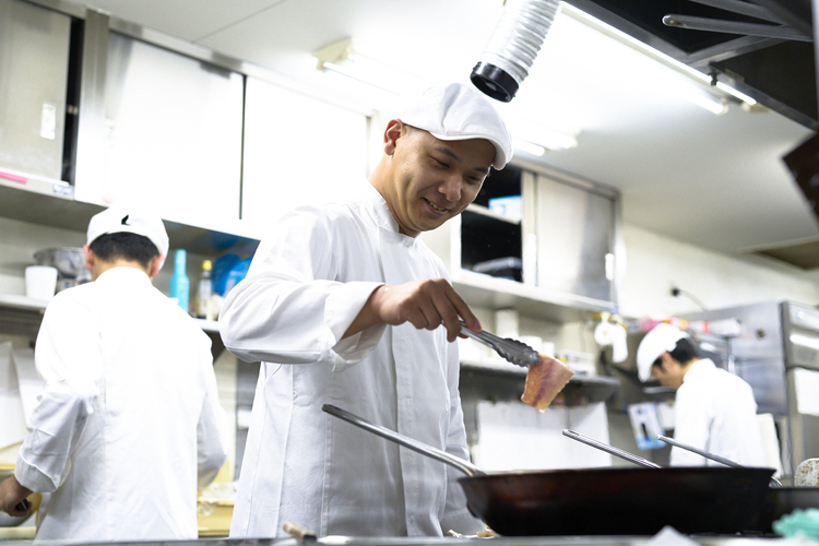 婚礼などの大規模調理の経験が積めます
