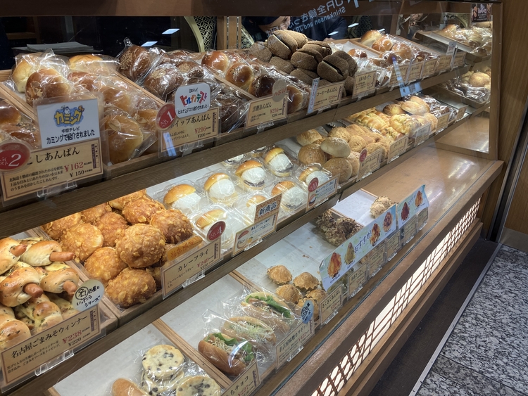 メディアで紹介された“ぱん”も並びます