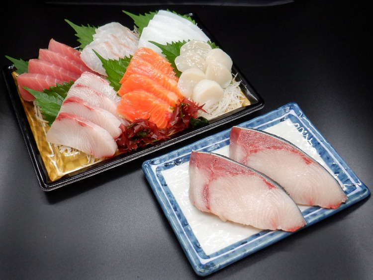 スーパーやお寿司屋さん等にお届けします