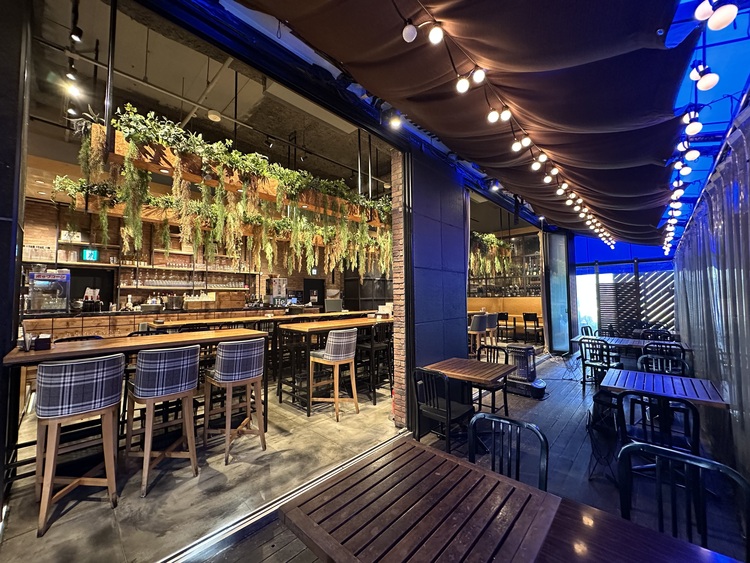 落ち着きとカジュアルが両立した雰囲気です