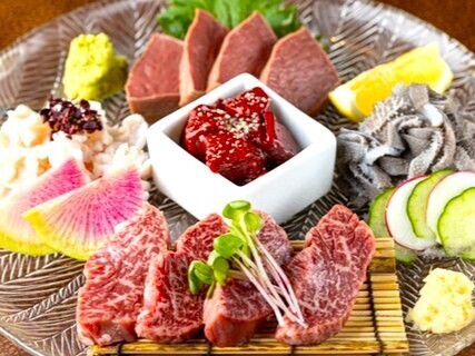 珍しい5種類のホルモンのお刺身なども提供