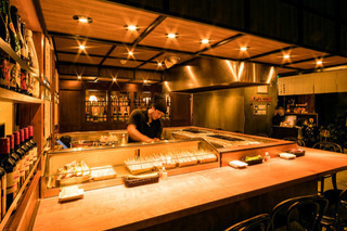 ジャズの流れる落ち着いた雰囲気の店内