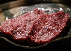 鉄板焼など様々な飲食店を運営しています