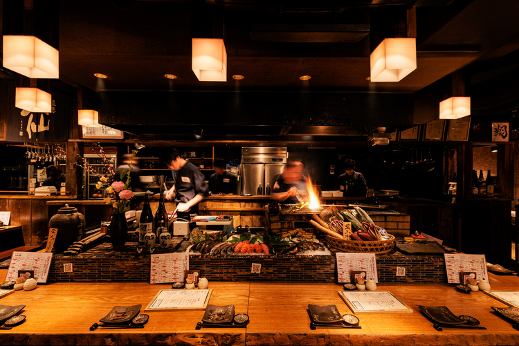 笑顔あふれる炉端の現場