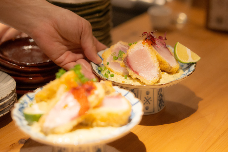 魚と炭焼き料理を提供するお店です