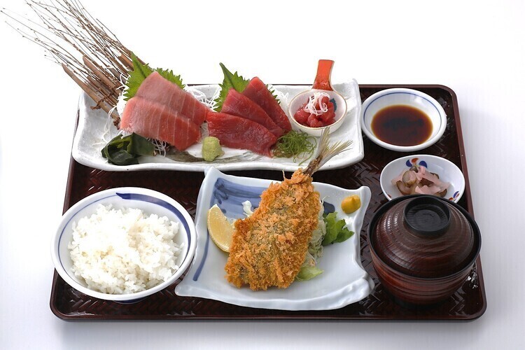 新鮮な海鮮定食が大人気！