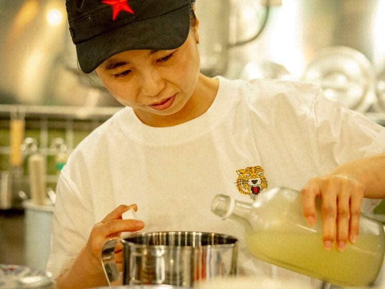 夕方からは大人気【餃子マニア】に大変身！