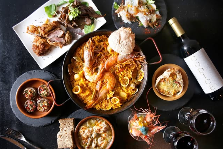 北陸の恵みを使った本格料理を提供！