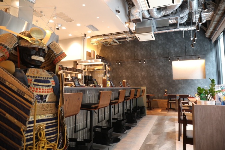 店内には甲冑が飾られています