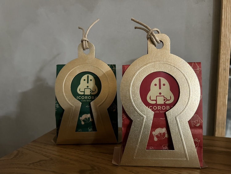 世界遺産の真横のカフェです