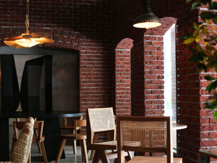 6駅徒歩圏内！モダン×アンティークな空間