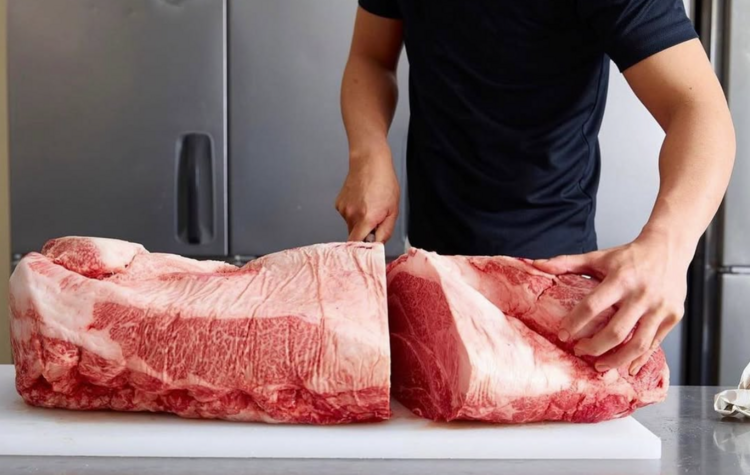 精肉問屋直営の肉カット技術が学べます