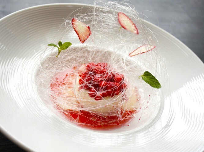 伝統的フレンチ×現代モダンの融合スタイル