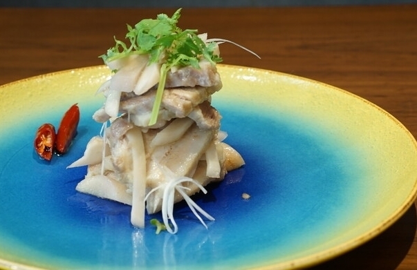 カウンターで自然とお客様との距離が縮まる