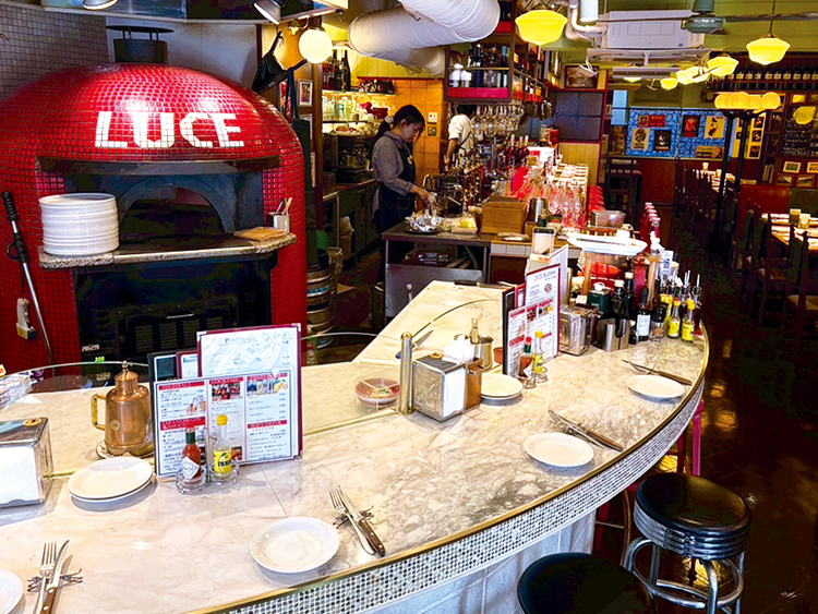 ピザ窯前は特等席！