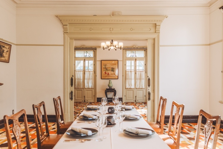 異人館独特の空間で、非現実的な時間を