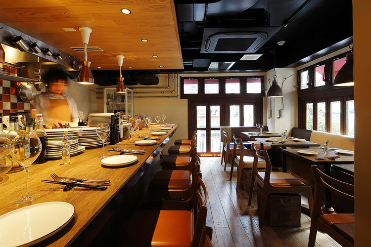 常連さん達からはカウンター席も人気