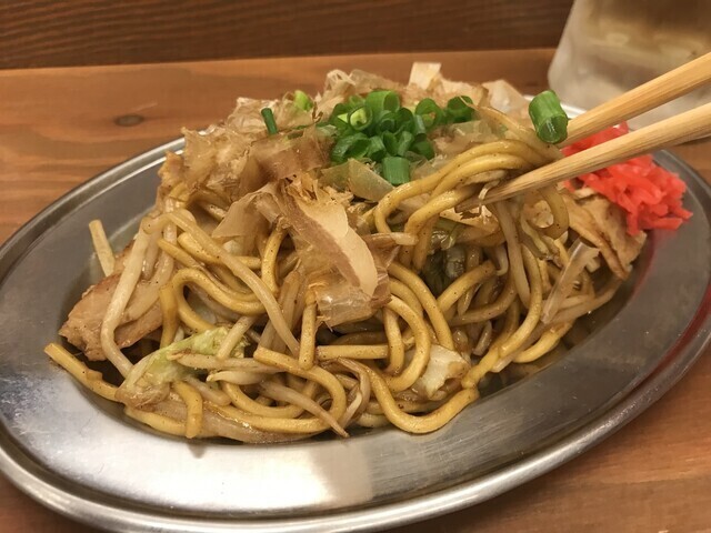 秘伝ソースが絡む、香ばしい特製焼きそば