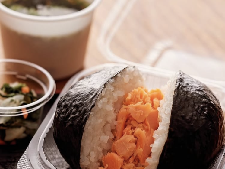 観光客も多く一期一会のやり取りが楽しめる