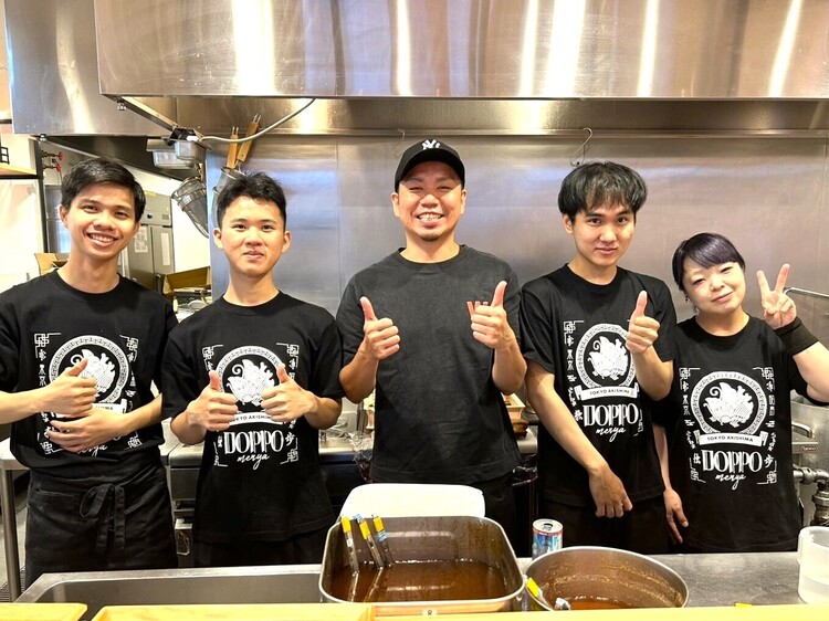 笑顔で温かい気の利く接客が自慢です☆