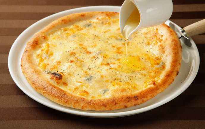 400℃の窯で焼き上げる、自慢のピッツァ