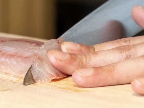 鰻や和牛、蟹など多様な食材に触れる。