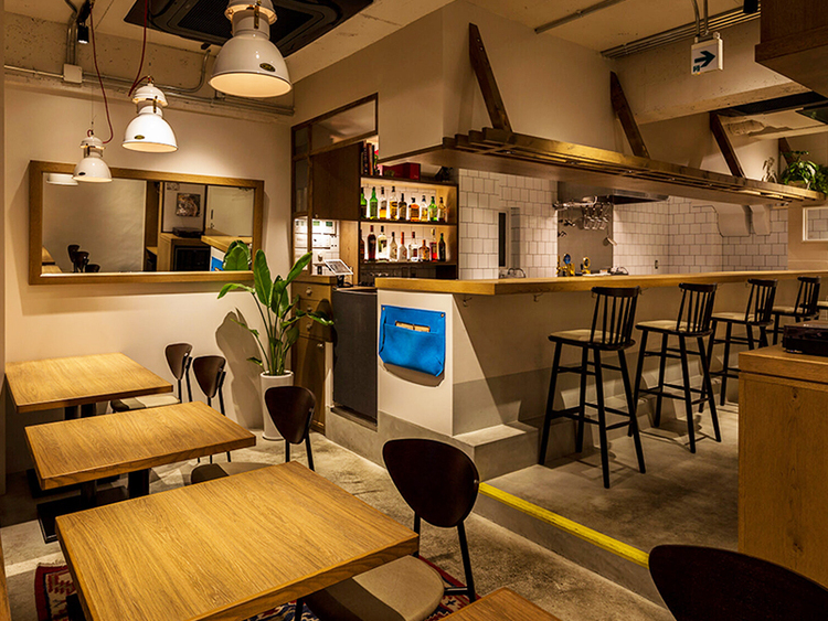 系列店）カフェ風空間の中華バー