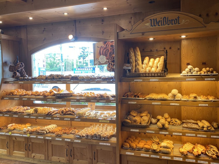 店内には本場オーストリアのパンがずらり！