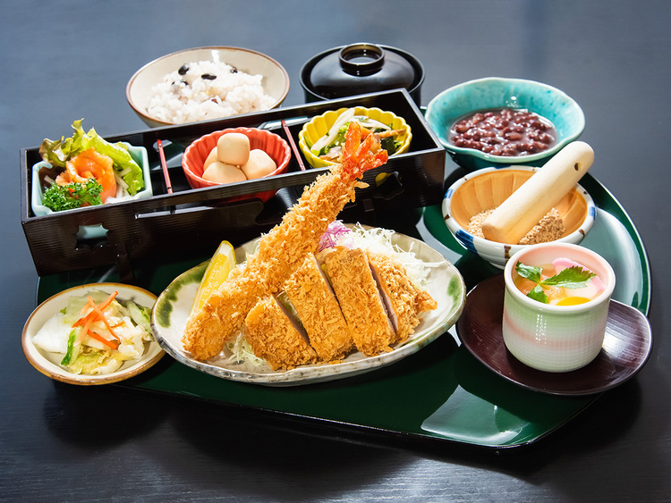 自慢の「海老かつ」は創業以来の不動の人気