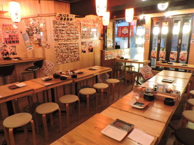 にぎやかな店内で働けます