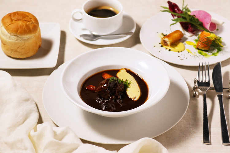 美術館の展示会とのタイアップメニューも