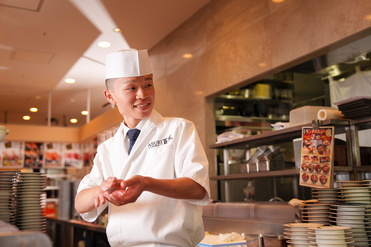 店内調理にこだわり、一生モノの技術を習得