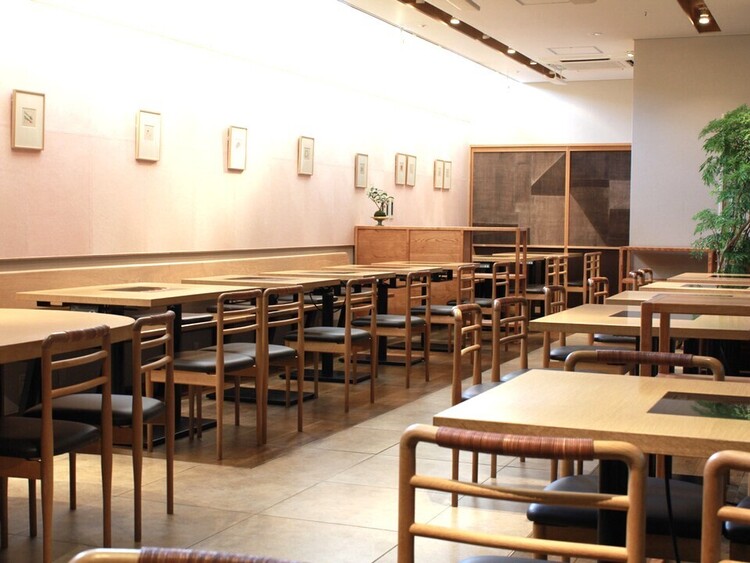 ４８席の落ち着いた店内