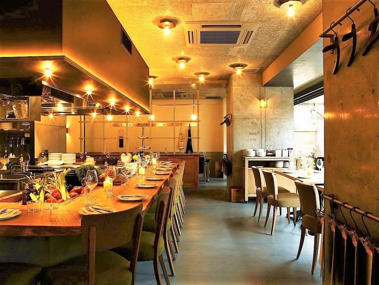 カウンターキッチンが特等席！GRIP店内