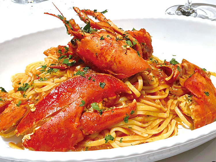 オマール海老のトマトソース　リングイネ