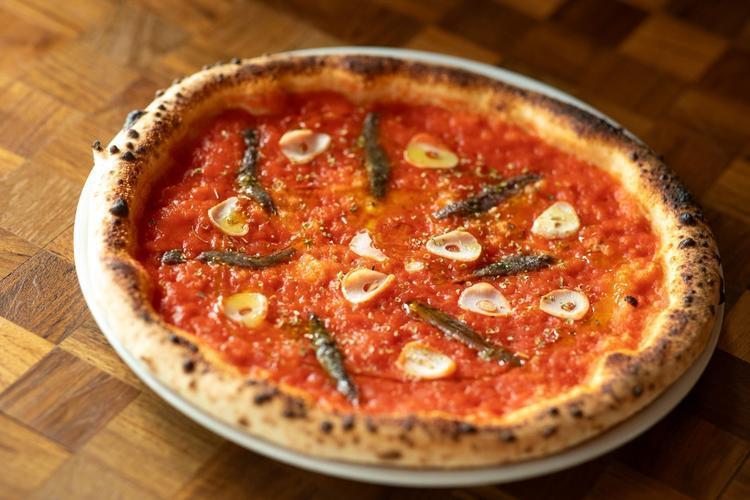 カジュアルなサラダピッツァも多数