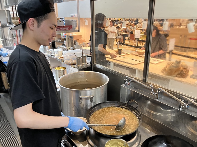 店長は３０代前半！