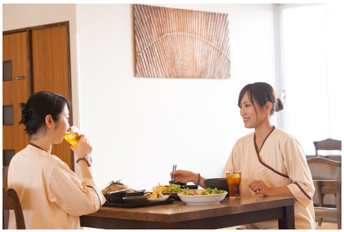 店内お食事処の調理スタッフです♪