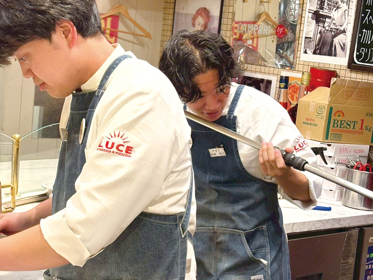 本格ピッツァの技術を間近で学べる