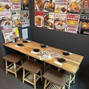 活気あるお祭り雰囲気の店内です