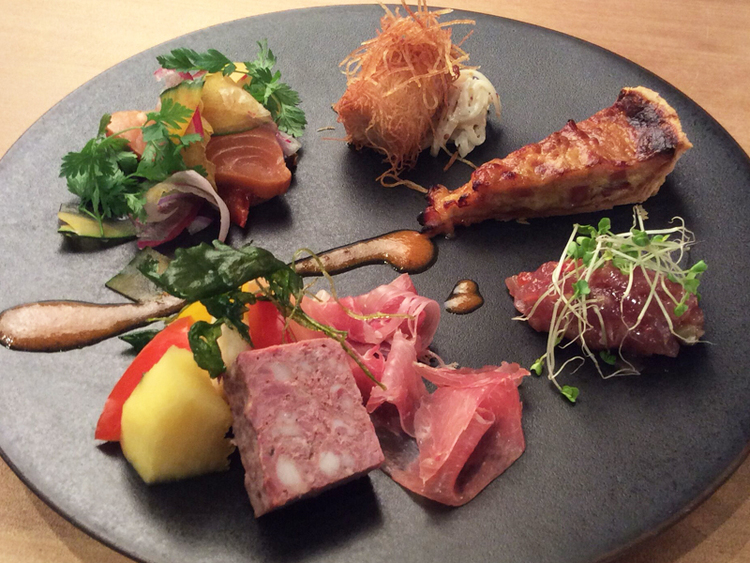 創作料理が自慢のベーカリー×ビストロ業態