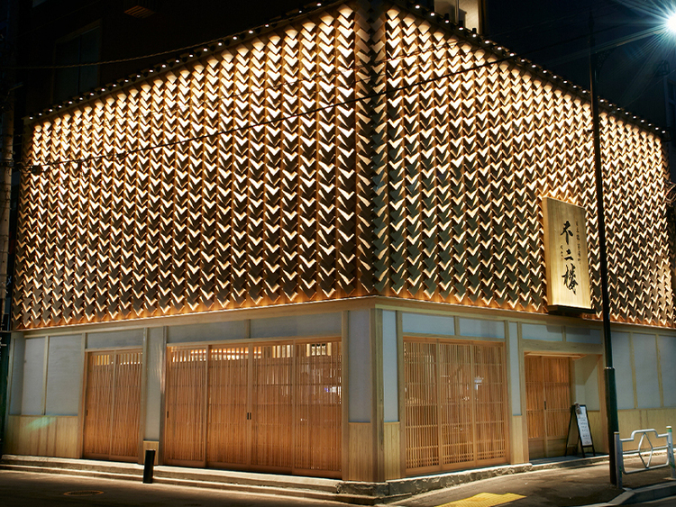 圧倒的な外観・内観でお客様をお出迎え