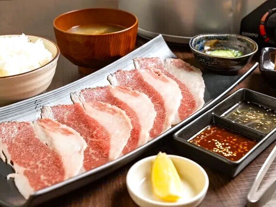 当店の一押しは、黒毛和牛の前バラスライス