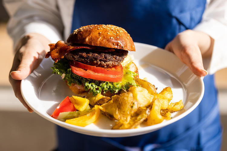 生産者訪問で食材への理解を深めています