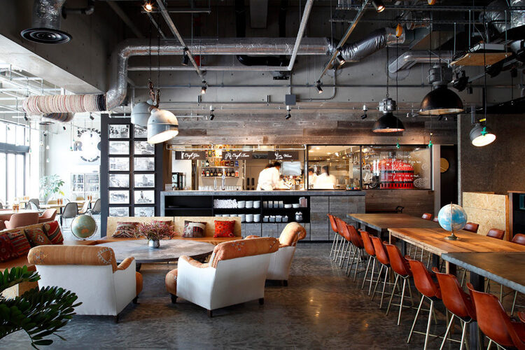 広々としたコンクリお洒落店内♪