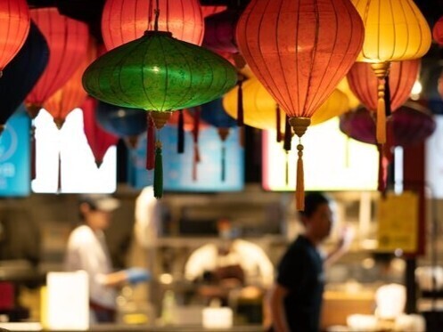 カウンター含め30席15坪ほどの小規模店