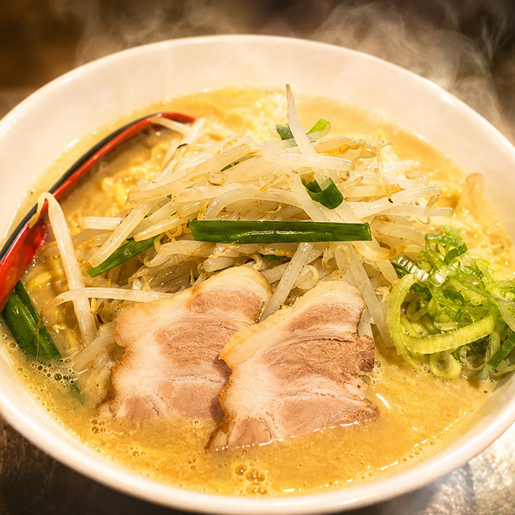 自家製の濃厚味噌は味わい深く、麺と合う◎