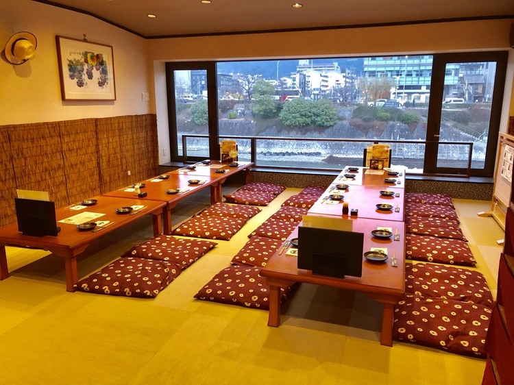 年2回の社員旅行や創業祭も開催！