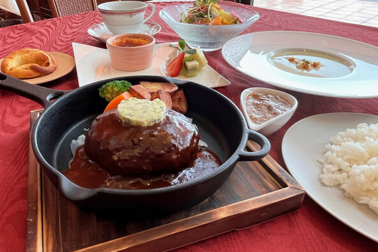 ヨーロッパののどかな田舎のレストラン風