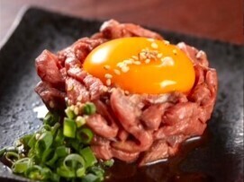 なめらかな口当たりの良い薄切りユッケ
